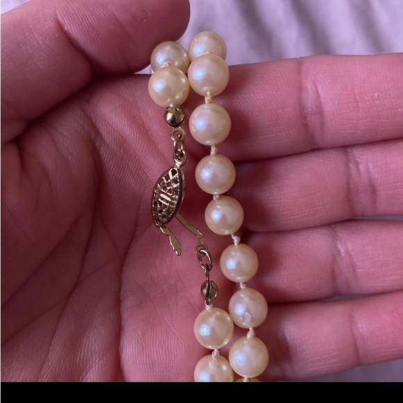 Pearl like Necklace - Picture 3 of 6